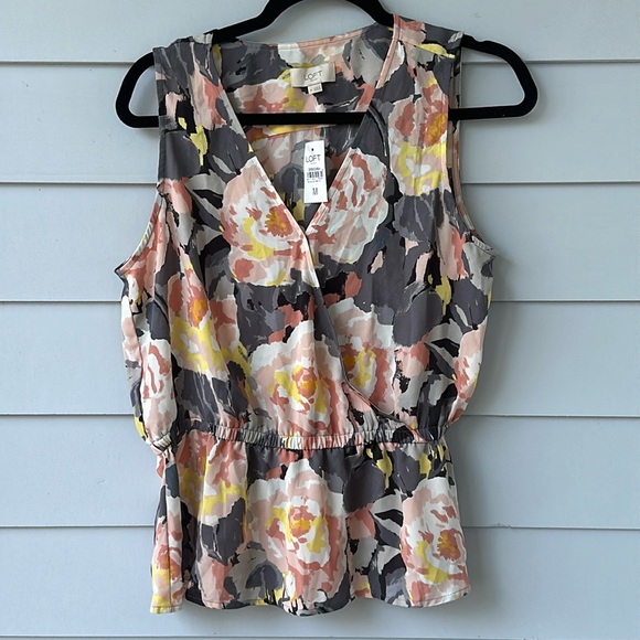 NWT LOFT Outlet Grey Asphalt Floral Peplum Shell Sleeveless Blouse - Picture 2 of 8